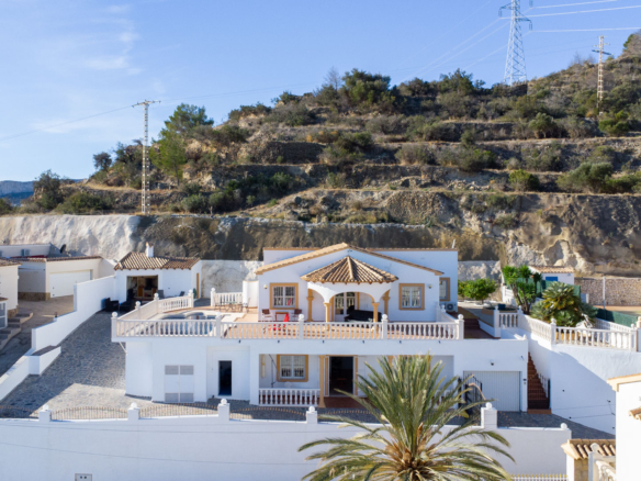 C4XY4596CAL Villa met gastenverblijf en panoramisch zeezicht te koop in Oltamar,  Calpe