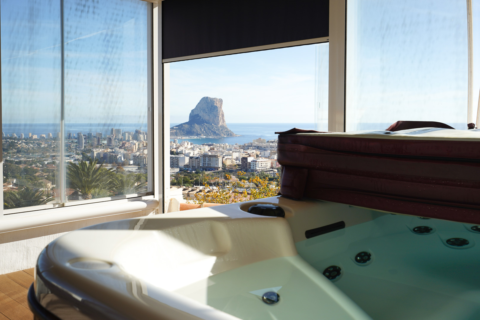 4597CAL_22 4597CAL Ruime villa met panoramisch zeezicht te koop in Calpe