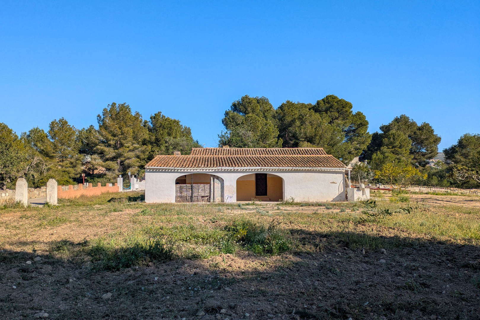 4628JAV Traditionele finca met bijhorende grondstukken te koop in Pinosol-Las Laderas, Jávea