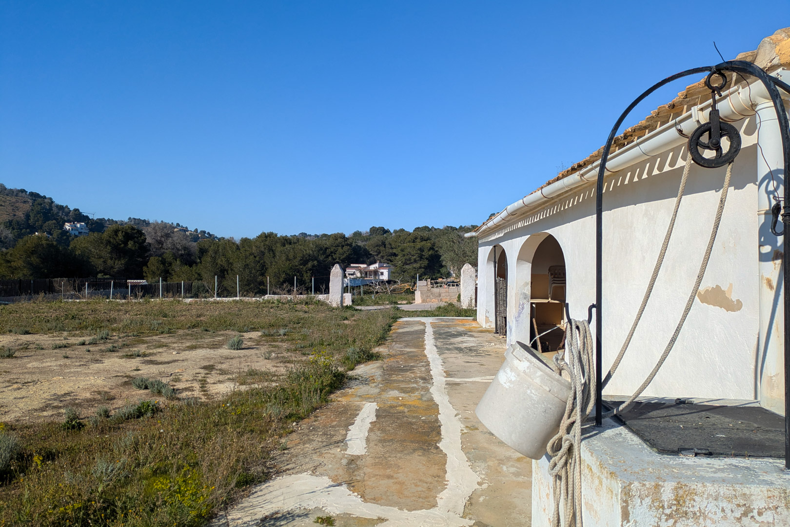4628JAV Traditionele finca met bijhorende grondstukken te koop in Pinosol-Las Laderas, Jávea