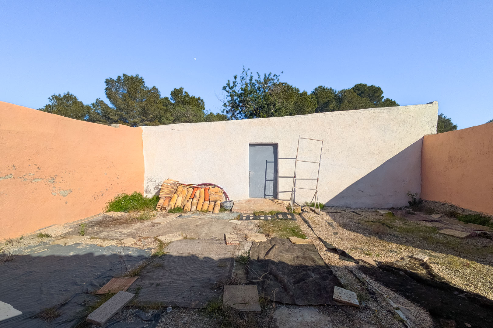 4628JAV Traditionele finca met bijhorende grondstukken te koop in Pinosol-Las Laderas, Jávea