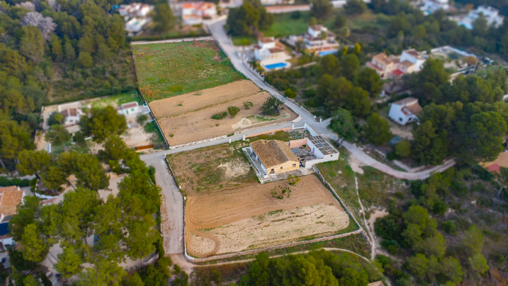 4628JAV Traditionele finca met bijhorende grondstukken te koop in Pinosol-Las Laderas, Jávea
