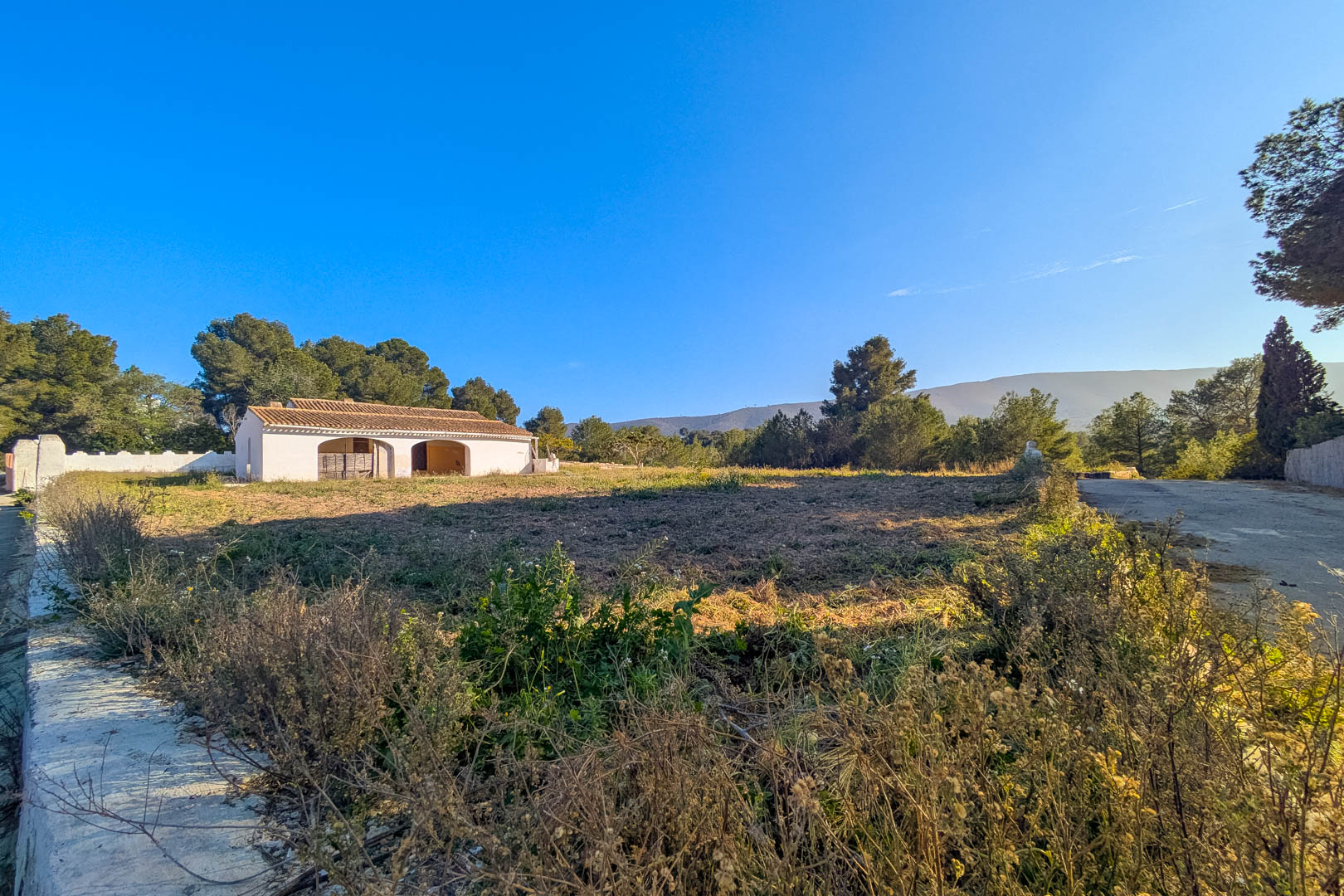 4628JAV Traditionele finca met bijhorende grondstukken te koop in Pinosol-Las Laderas, Jávea