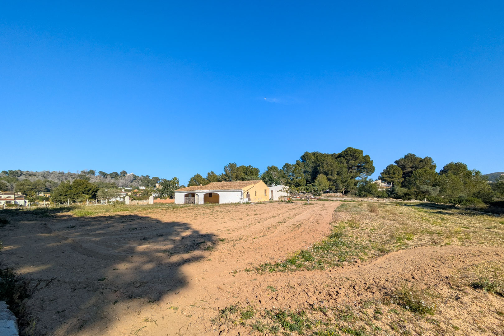 4628JAV Traditionele finca met bijhorende grondstukken te koop in Pinosol-Las Laderas, Jávea