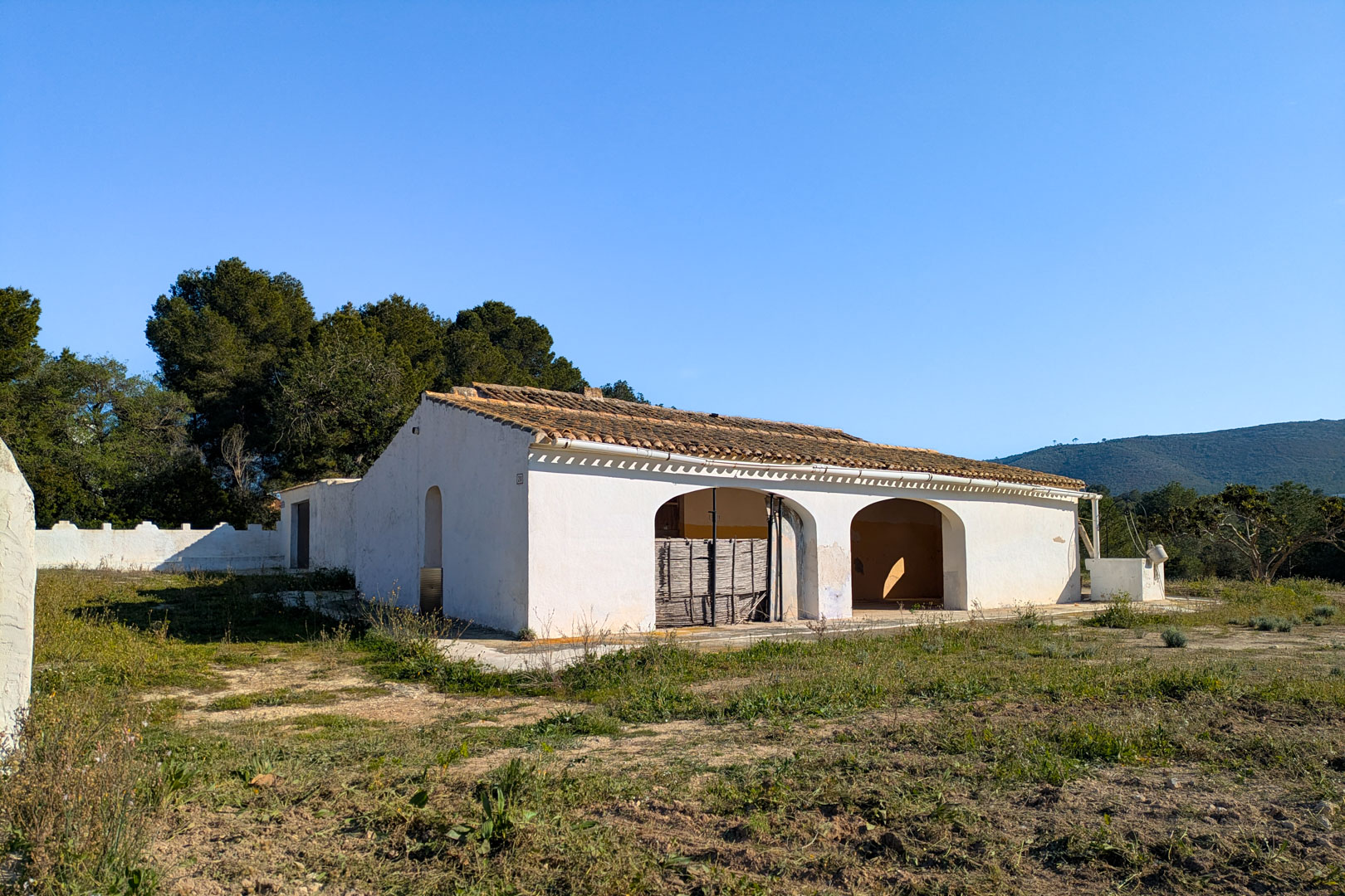 4628JAV Traditionele finca met bijhorende grondstukken te koop in Pinosol-Las Laderas, Jávea
