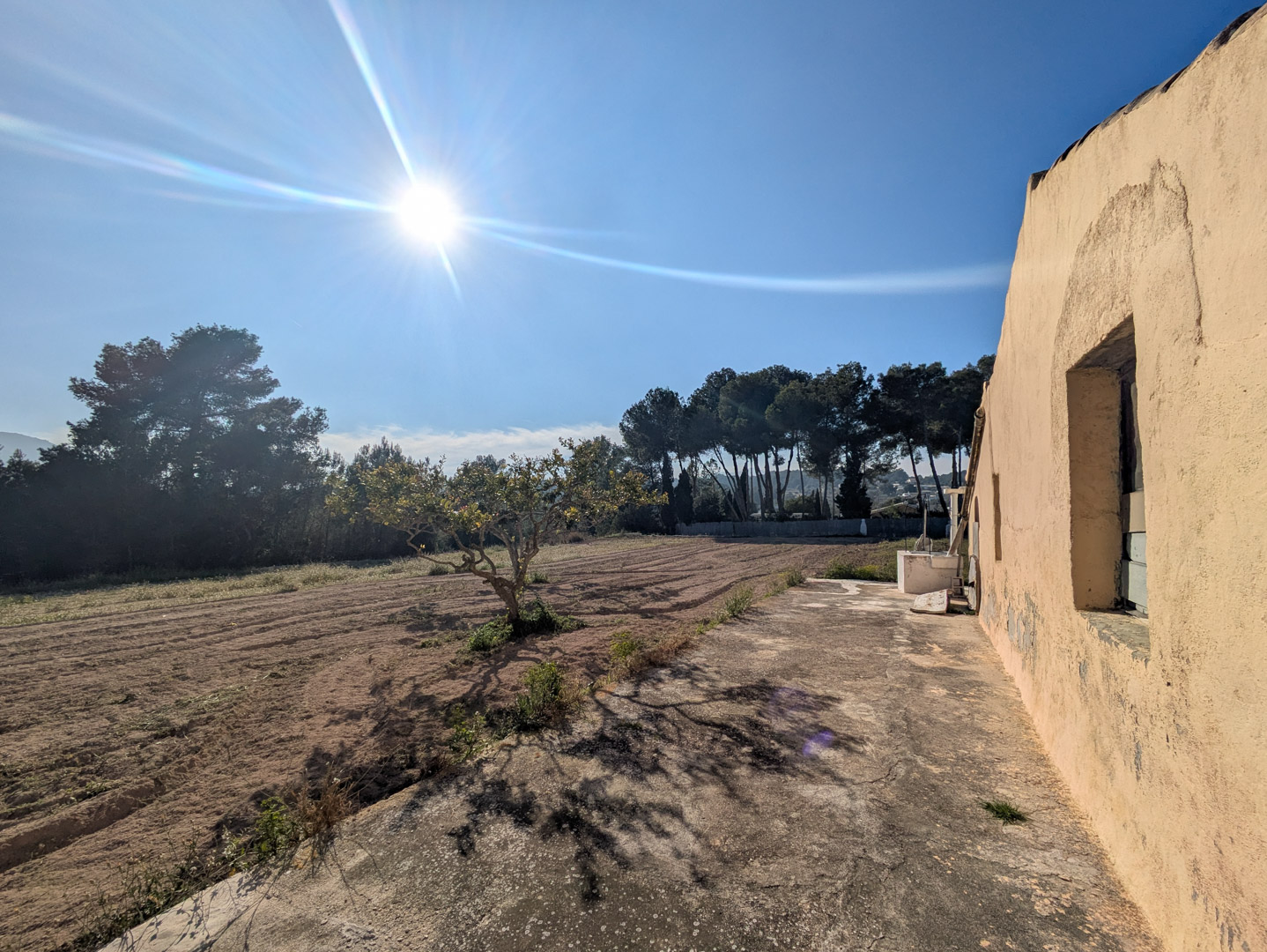 4628JAV Traditionele finca met bijhorende grondstukken te koop in Pinosol-Las Laderas, Jávea
