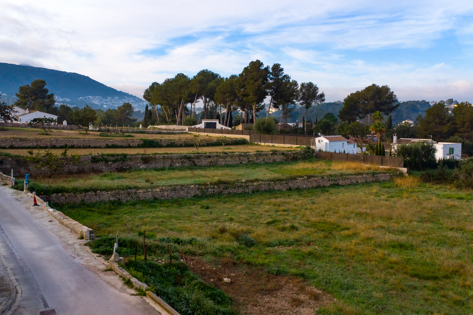 4628JAV Traditionele finca met bijhorende grondstukken te koop in Pinosol-Las Laderas, Jávea