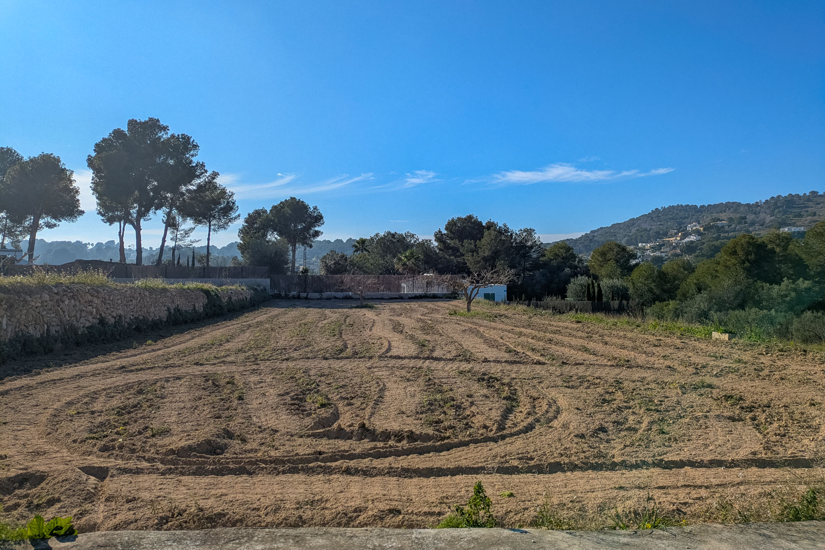 4628JAV Traditionele finca met bijhorende grondstukken te koop in Pinosol-Las Laderas, Jávea