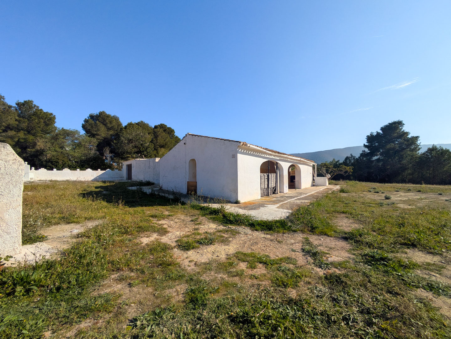 4628JAV Traditionele finca met bijhorende grondstukken te koop in Pinosol-Las Laderas, Jávea