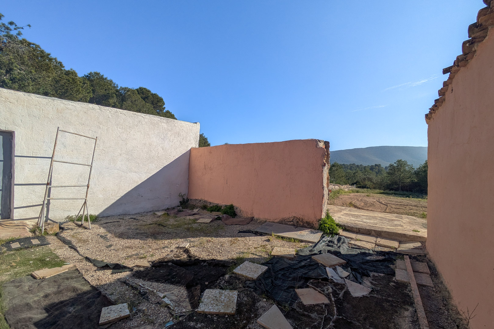 4628JAV Traditionele finca met bijhorende grondstukken te koop in Pinosol-Las Laderas, Jávea