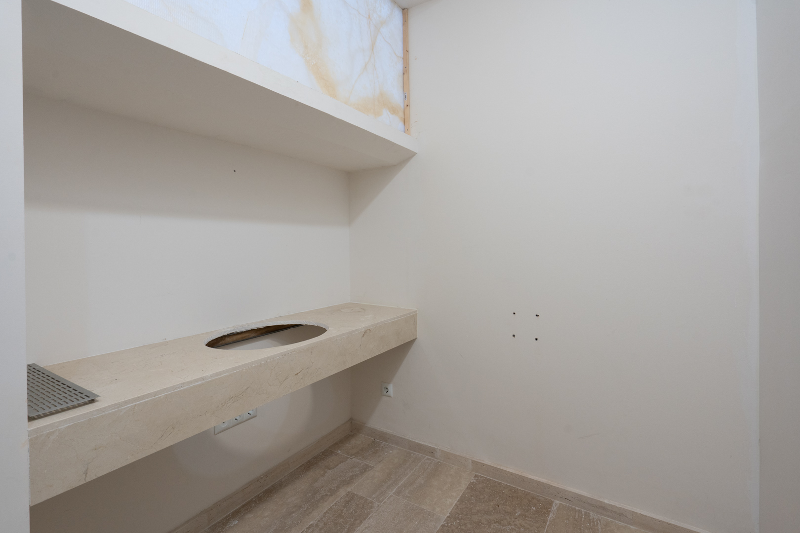 4636BEN_030 C4XY4636BEN Ruim commercieel pand met woning te koop in Moraira-Benissa