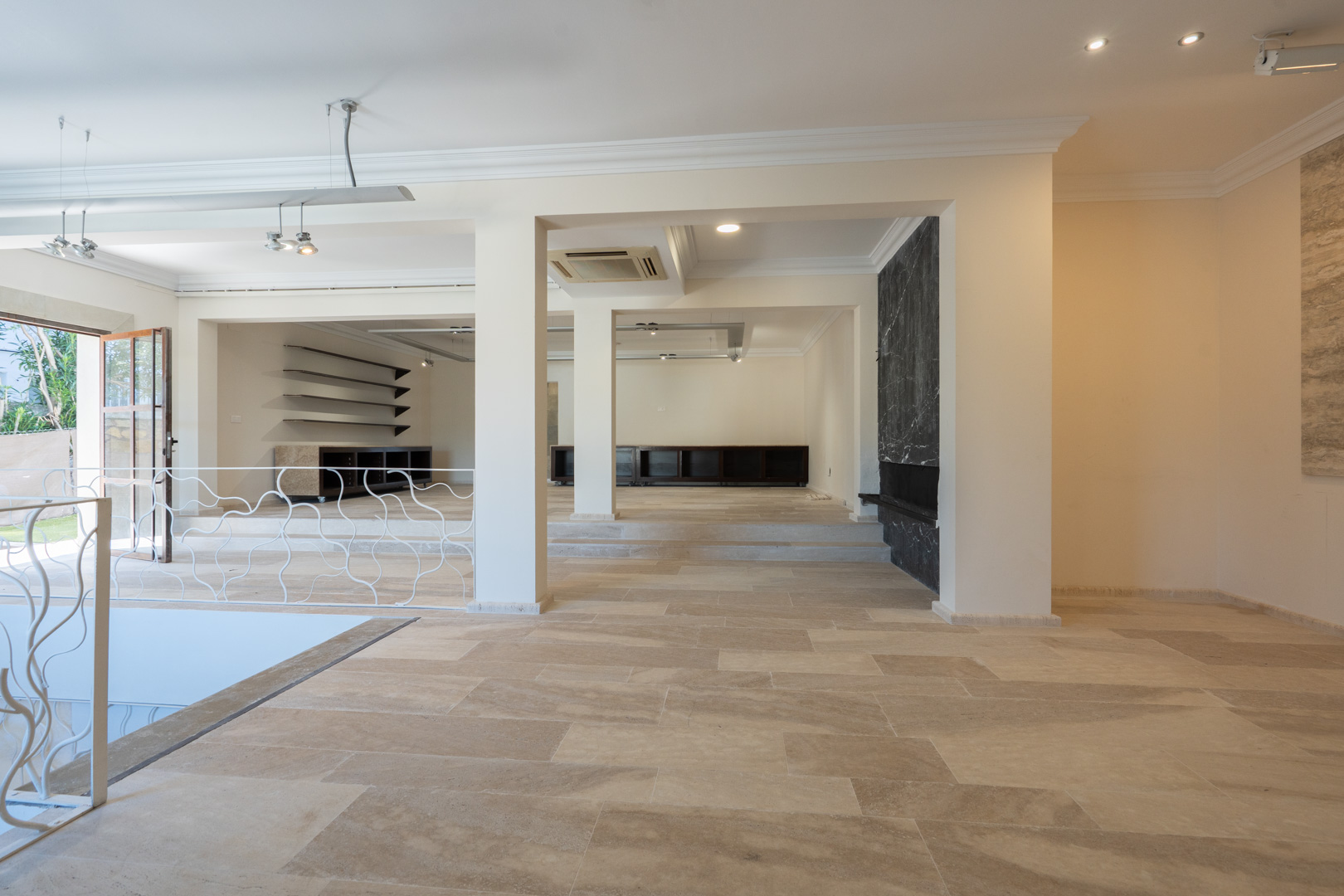 4636BEN_044 C4XY4636BEN Ruim commercieel pand met woning te koop in Moraira-Benissa
