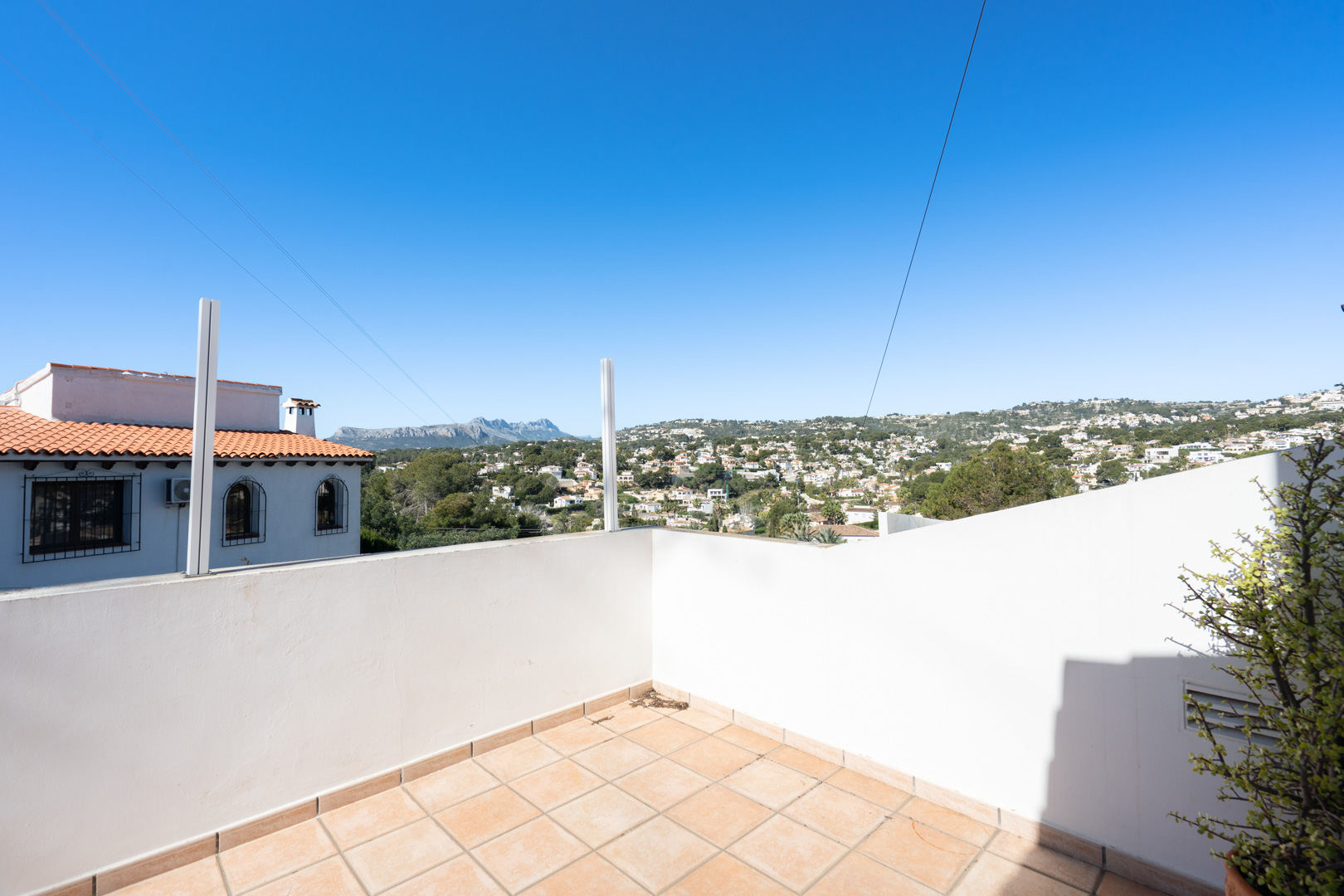 4636BEN_061 C4XY4636BEN Ruim commercieel pand met woning te koop in Moraira-Benissa