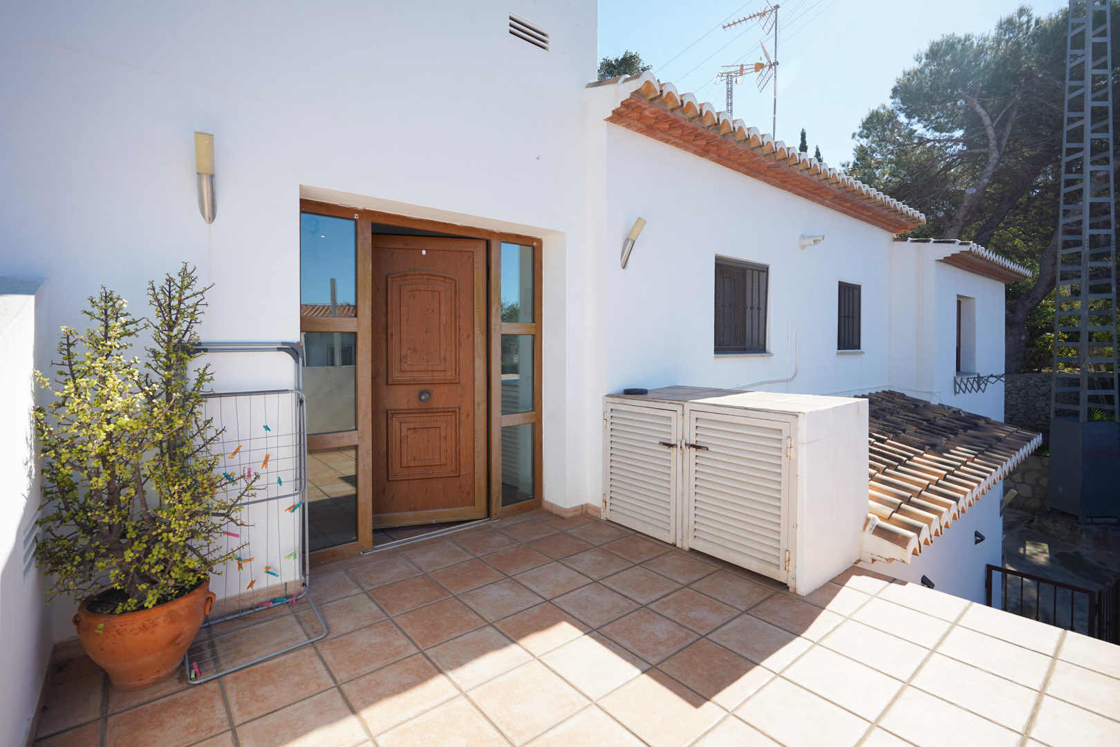 4636BEN_062 C4XY4636BEN Ruim commercieel pand met woning te koop in Moraira-Benissa