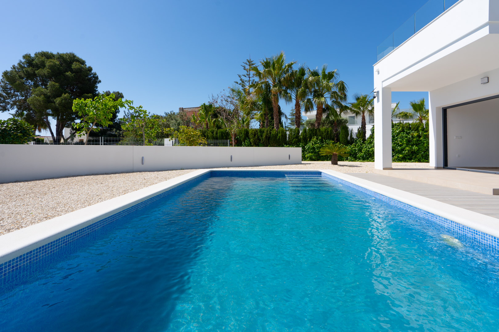 4644BEN Nieuwbouw villa met zeezicht op vlak grondstuk van 1715 m2 te koop in La Fustera, Benissa