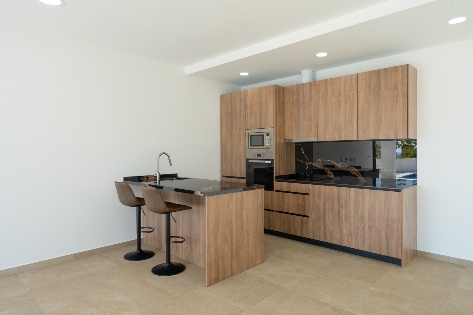 4644BEN Nieuwbouw villa met zeezicht op vlak grondstuk van 1715 m2 te koop in La Fustera, Benissa