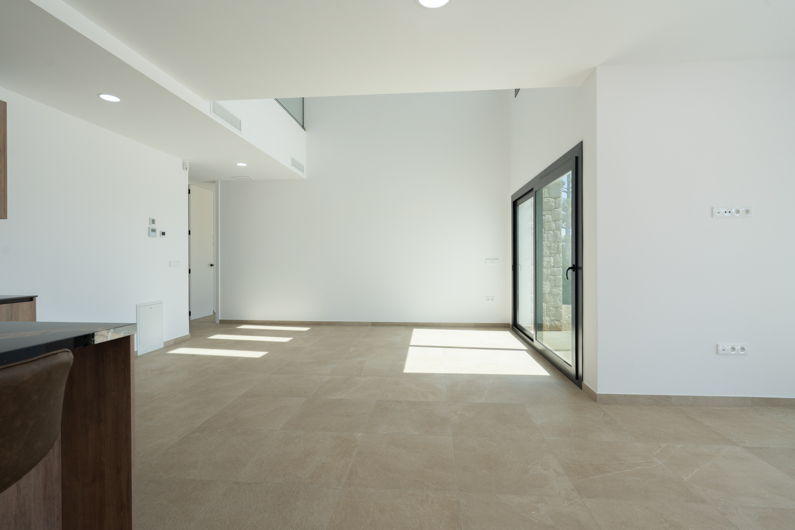4644BEN Nieuwbouw villa met zeezicht op vlak grondstuk van 1715 m2 te koop in La Fustera, Benissa