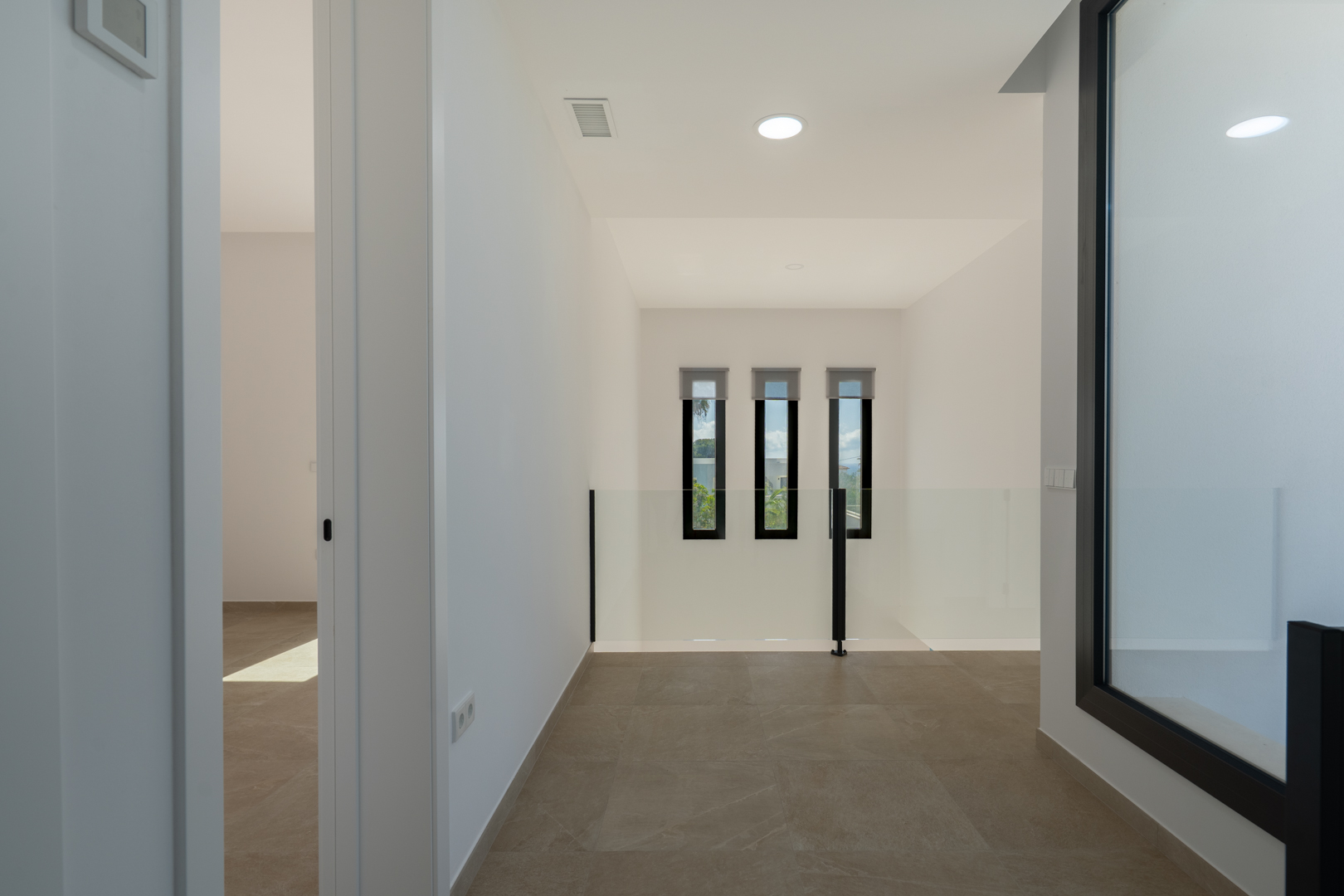 4644BEN Nieuwbouw villa met zeezicht op vlak grondstuk van 1715 m2 te koop in La Fustera, Benissa