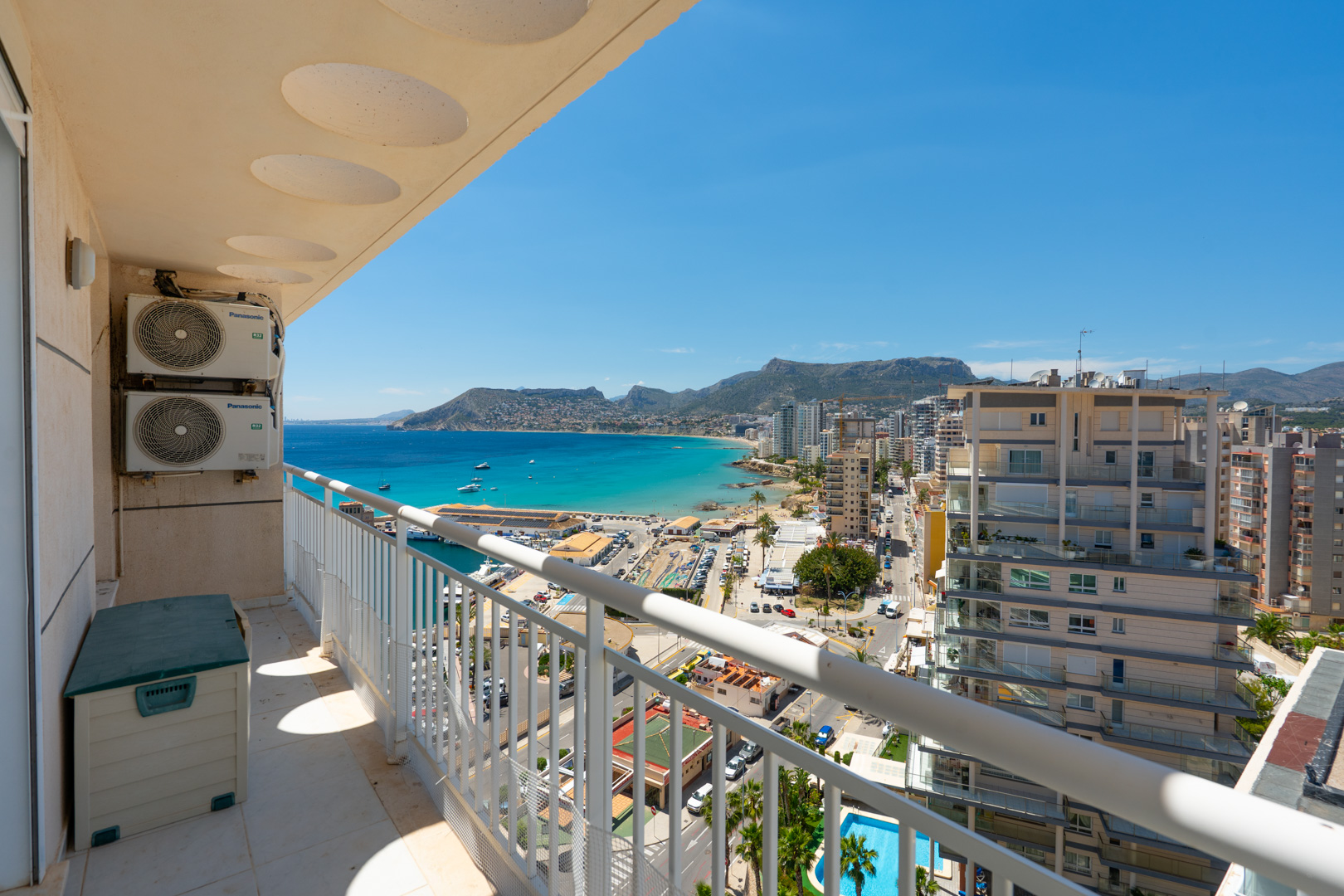C4XY4656CAL Eerstelijns penthouse met zeezicht te koop op 200 m van het strand in Calpe