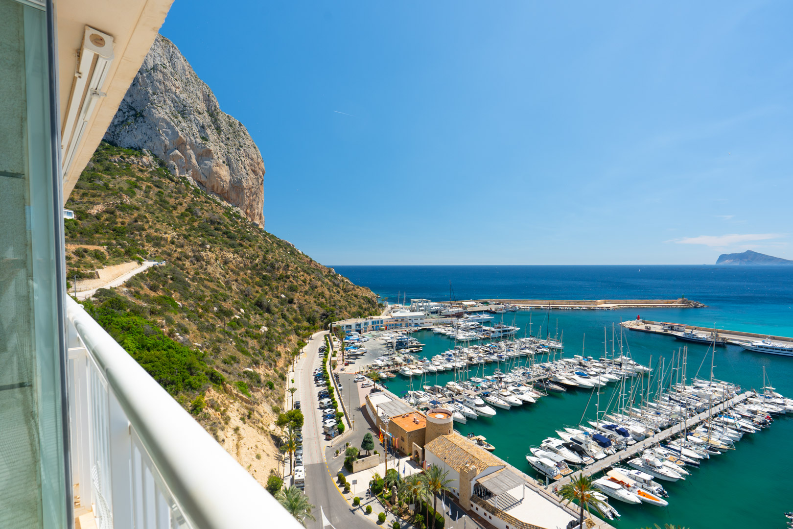 C4XY4656CAL Eerstelijns penthouse met zeezicht te koop op 200 m van het strand in Calpe