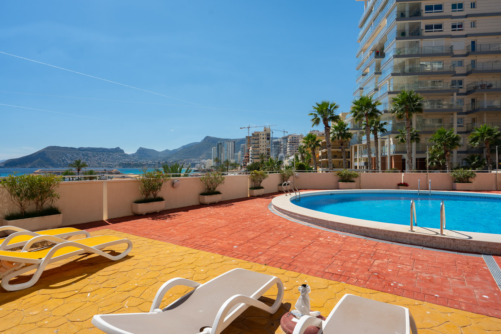 C4XY4656CAL Eerstelijns penthouse met zeezicht te koop op 200 m van het strand in Calpe