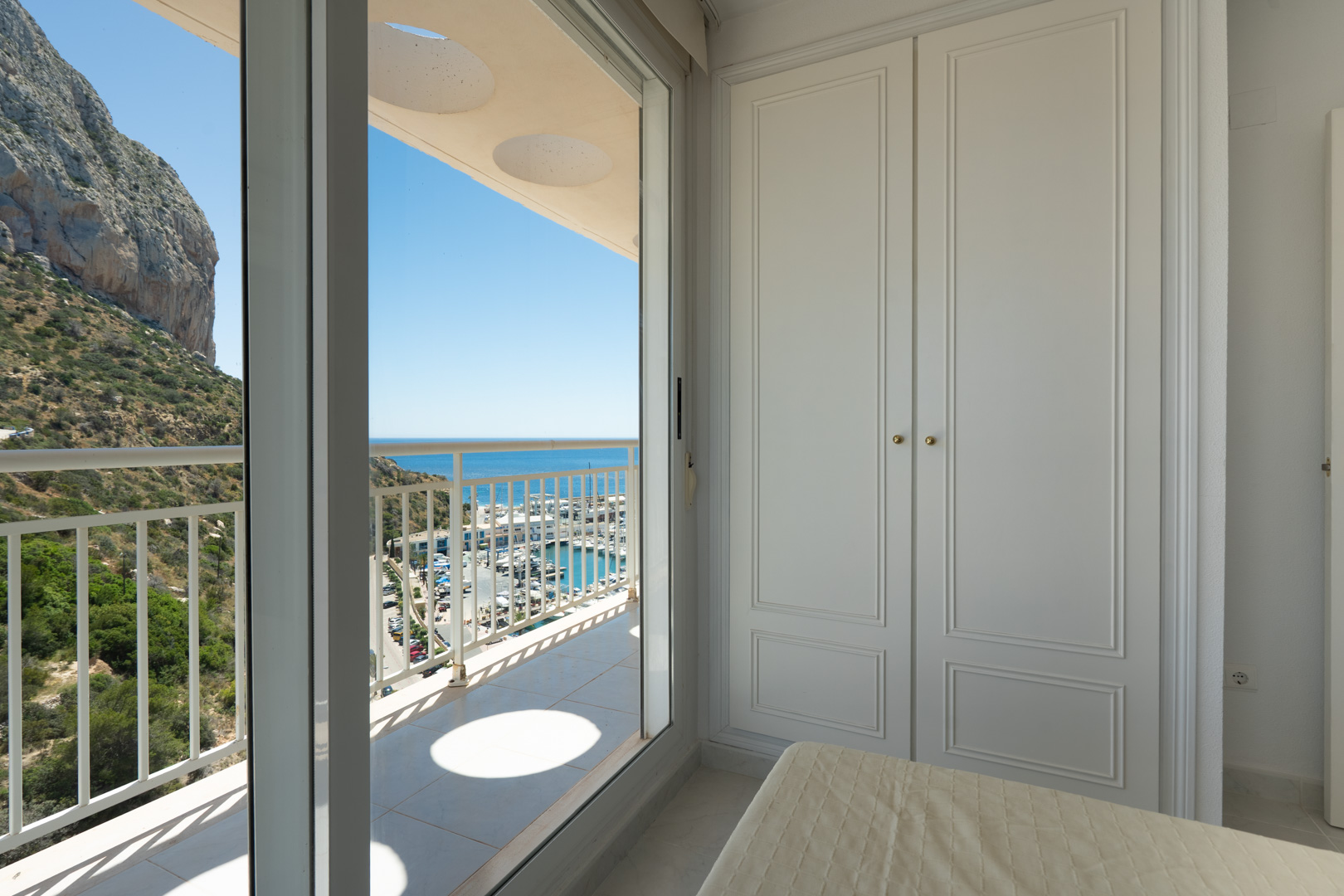 C4XY45657CAL Twee aangrenzende eerstelijns penthouses met panoramisch zeezicht en mogelijkheid tot unificatie te koop in Calpe