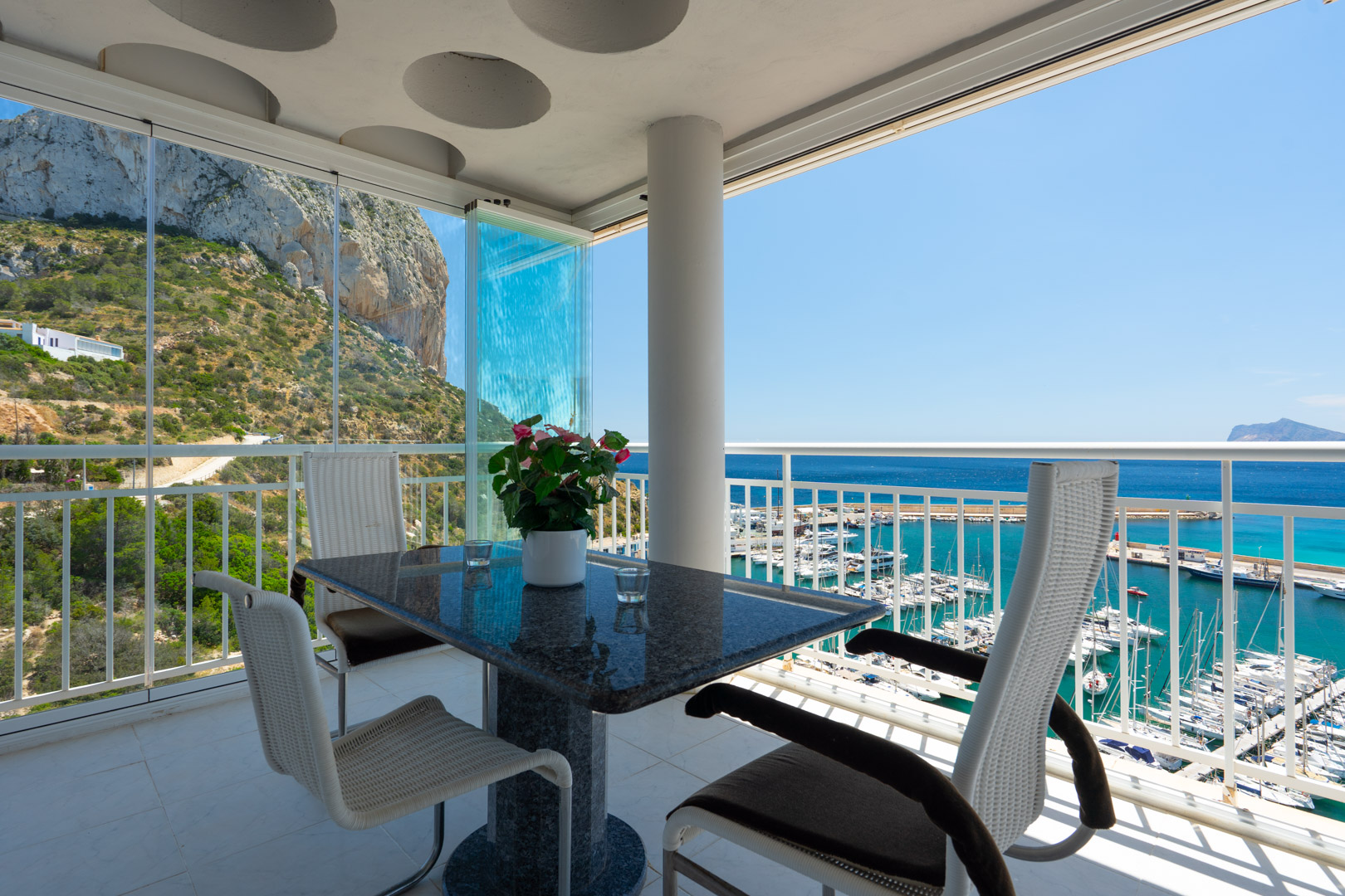C4XY45657CAL Twee aangrenzende eerstelijns penthouses met panoramisch zeezicht en mogelijkheid tot unificatie te koop in Calpe