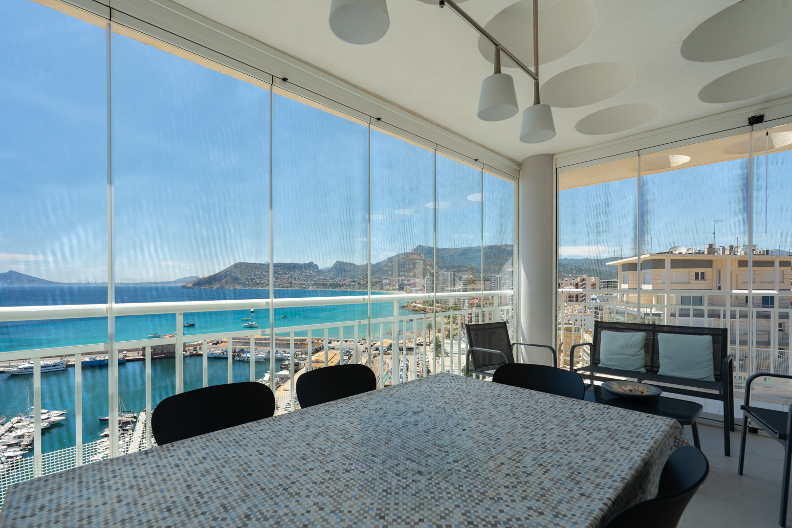 C4XY45657CAL Twee aangrenzende eerstelijns penthouses met panoramisch zeezicht en mogelijkheid tot unificatie te koop in Calpe