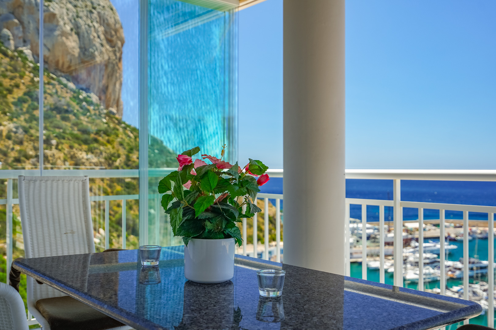 C4XY45657CAL Twee aangrenzende eerstelijns penthouses met panoramisch zeezicht en mogelijkheid tot unificatie te koop in Calpe