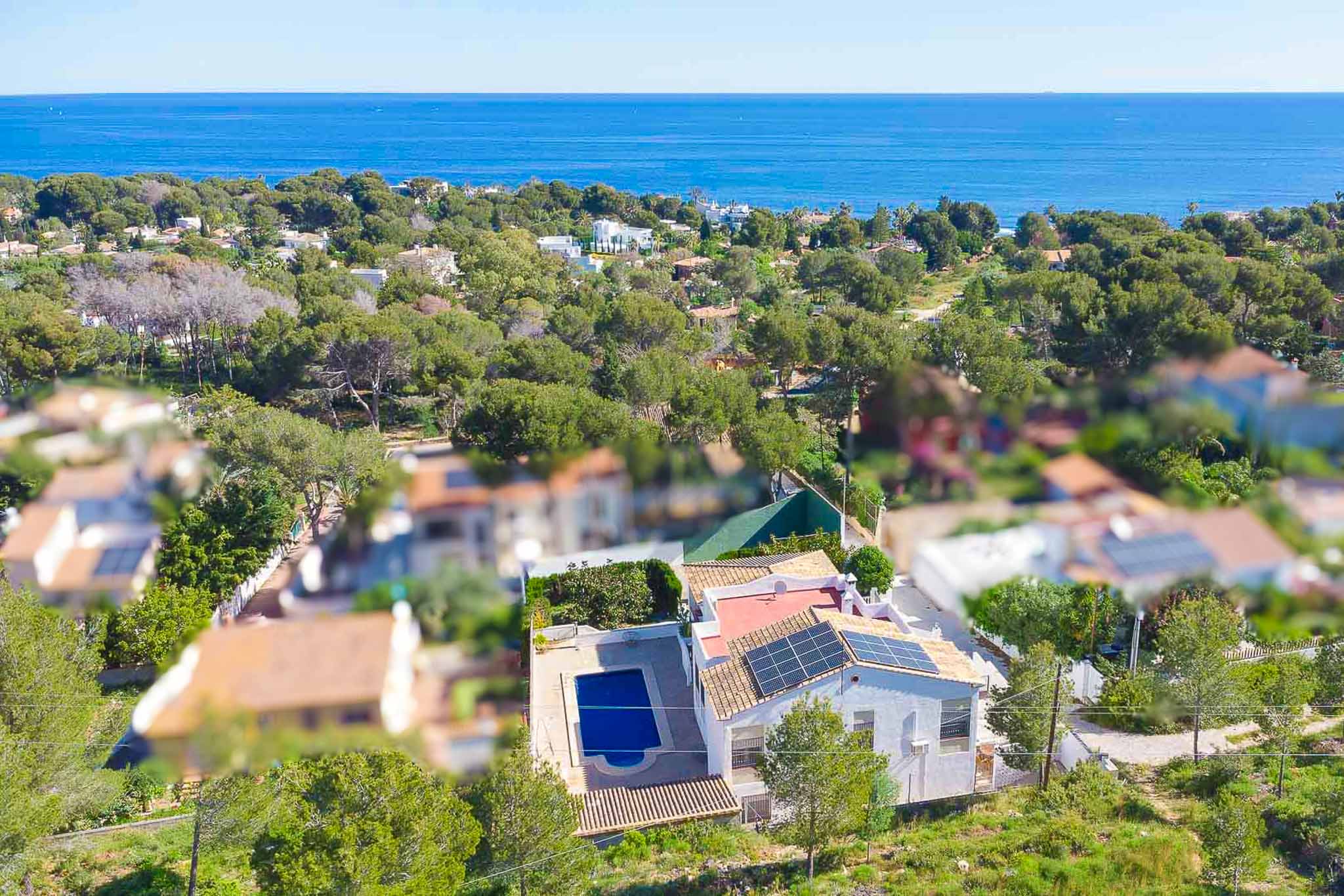 8176DEN Villa met gedeeltelijk zeezicht te koop in las Rotas, Denia