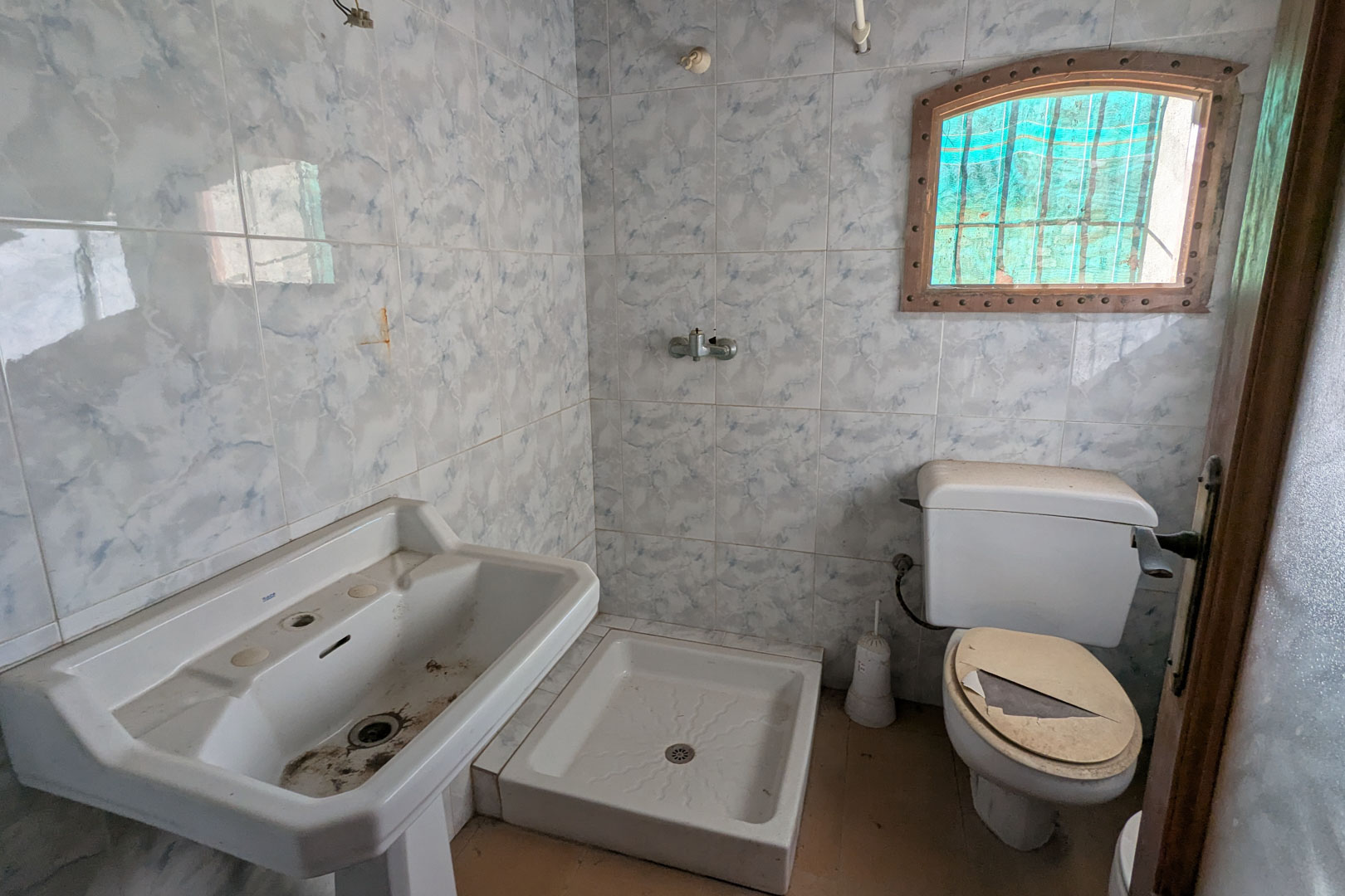 8307TEL Rustieke halfvrijstaande woning, te renoveren, met groot perceel te koop in Teulada.