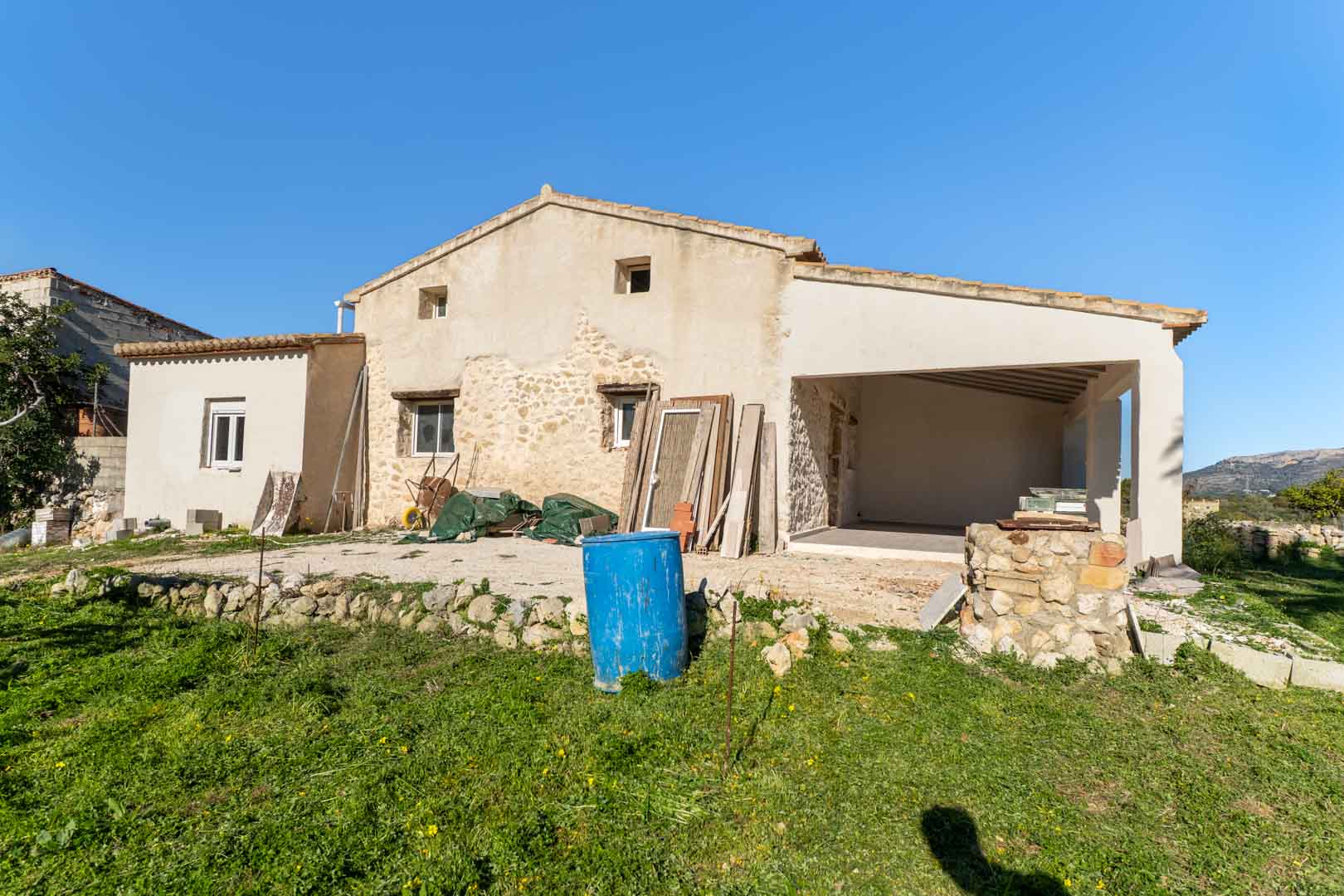 8320GAT Villa, momenteel in renovatie en in mediterrane stijl, te koop in Gata de Gorgos.