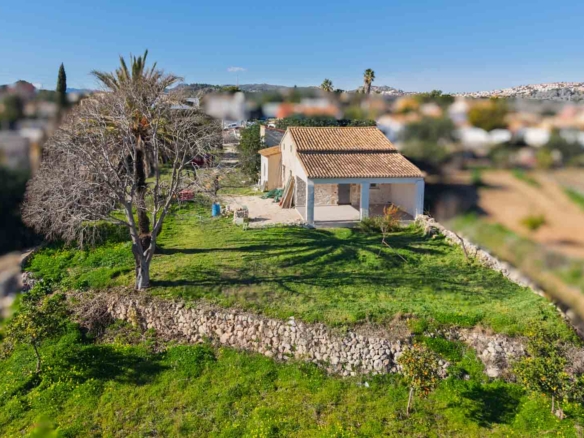 8320GAT Villa, momenteel in renovatie en in mediterrane stijl, te koop in Gata de Gorgos.