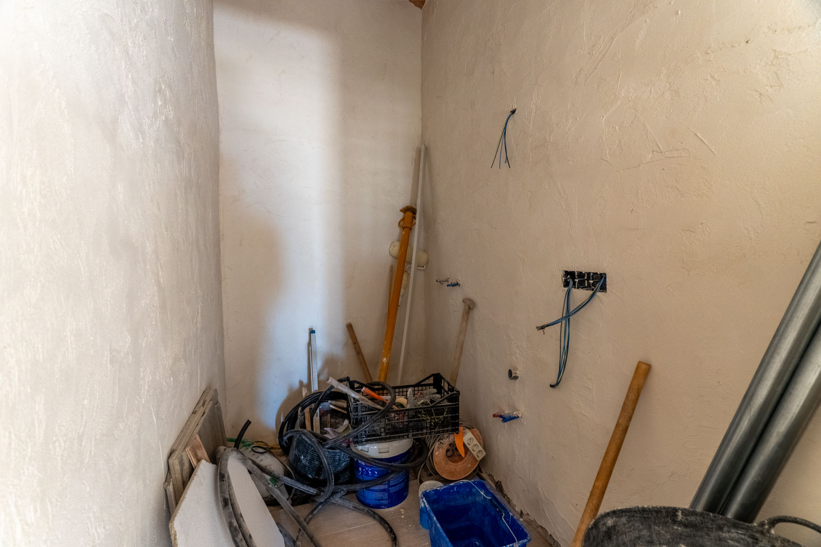 8320GAT Villa, momenteel in renovatie en in mediterrane stijl, te koop in Gata de Gorgos.