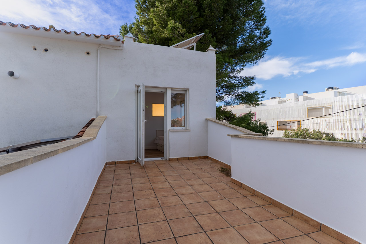 8325MOR-21 C4XY8326DEN Villa met zeezicht en vlakbij het strand te koop in Denia.