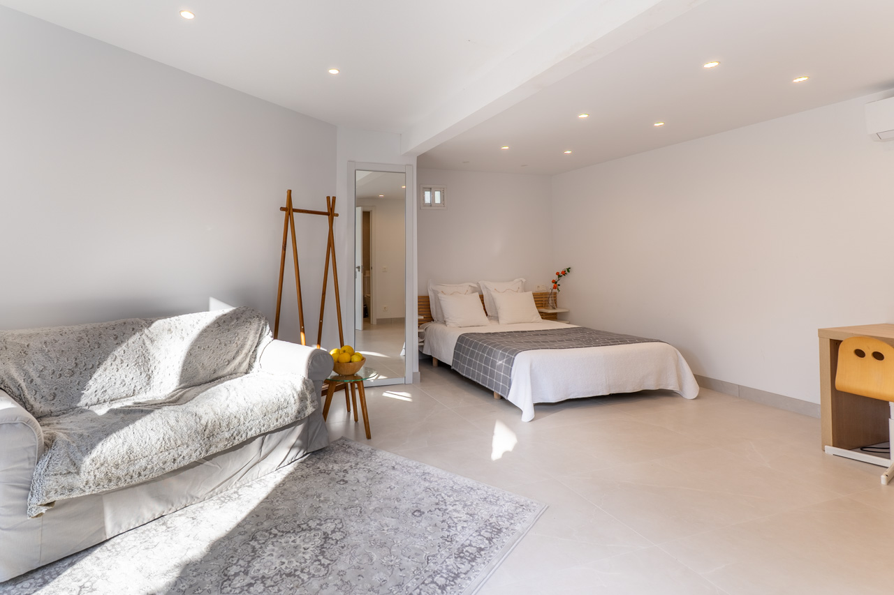 8325MOR-27 C4XY8326DEN Villa met zeezicht en vlakbij het strand te koop in Denia.