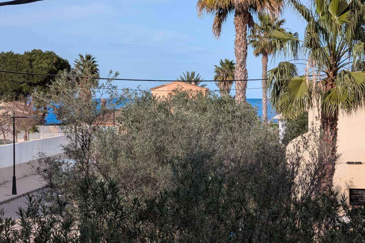 8325MOR-36 C4XY8326DEN Villa met zeezicht en vlakbij het strand te koop in Denia.