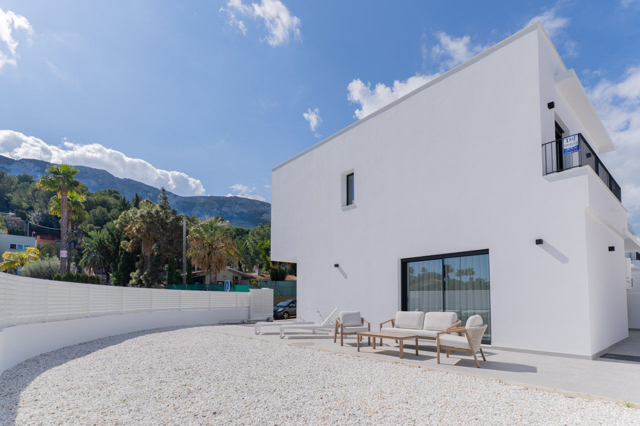 8327DEN Moderne villa te koop in Denia.