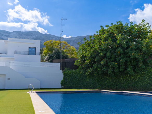 8327DEN Moderne villa te koop in Denia.