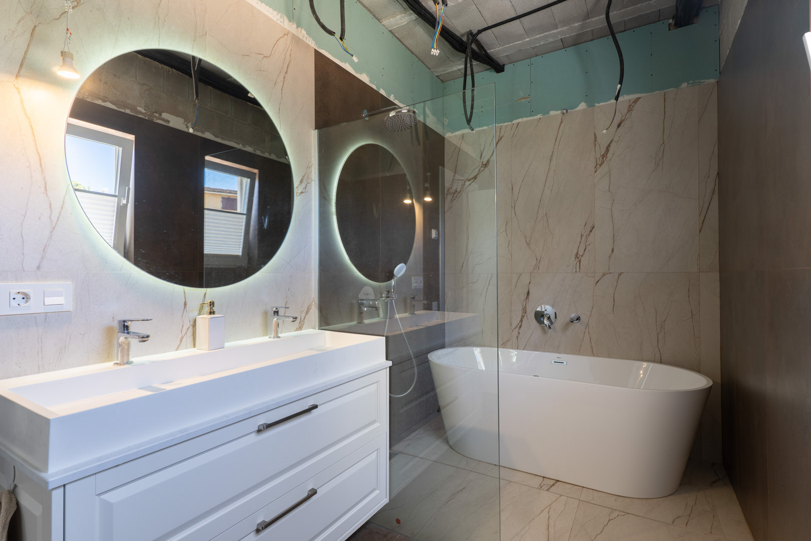 8329CAL Moderne villa, nog af te werken, te koop in Calpe.