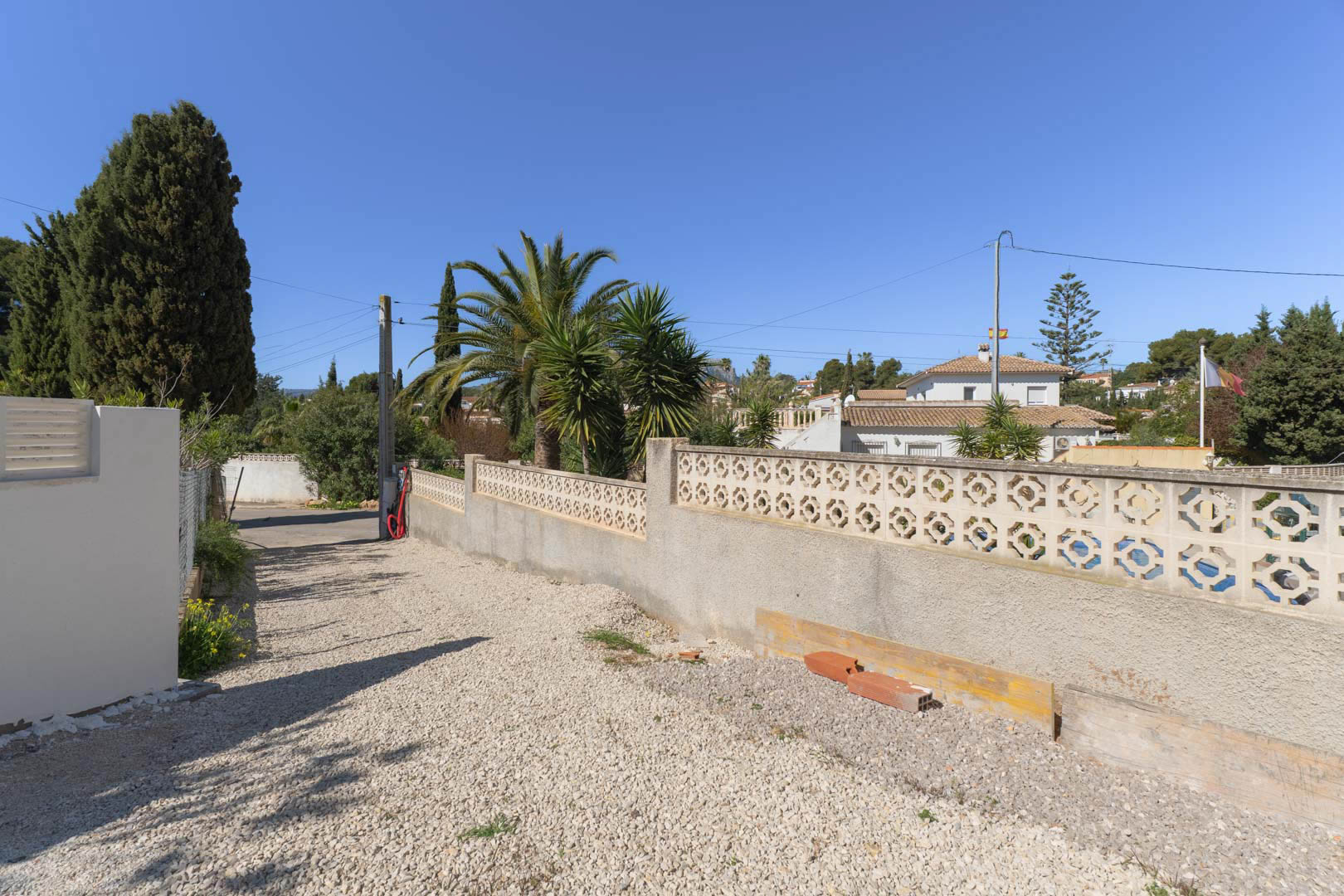 8329CAL Moderne villa, nog af te werken, te koop in Calpe.