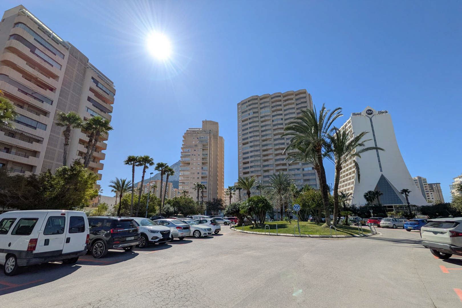 8329CAL Moderne villa, nog af te werken, te koop in Calpe.