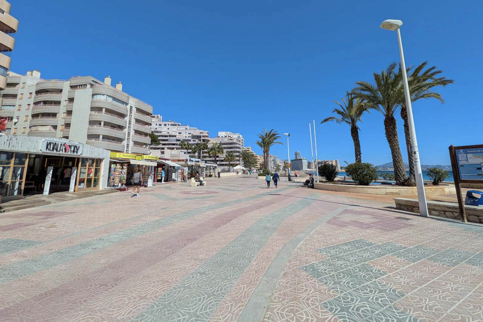 8329CAL Moderne villa, nog af te werken, te koop in Calpe.
