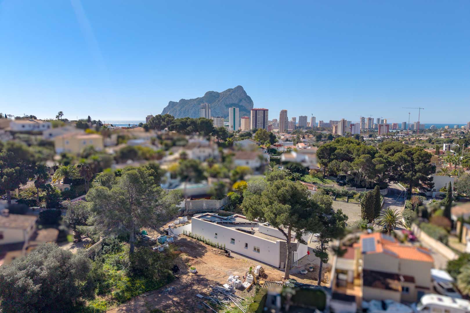 8329CAL Moderne villa, nog af te werken, te koop in Calpe.