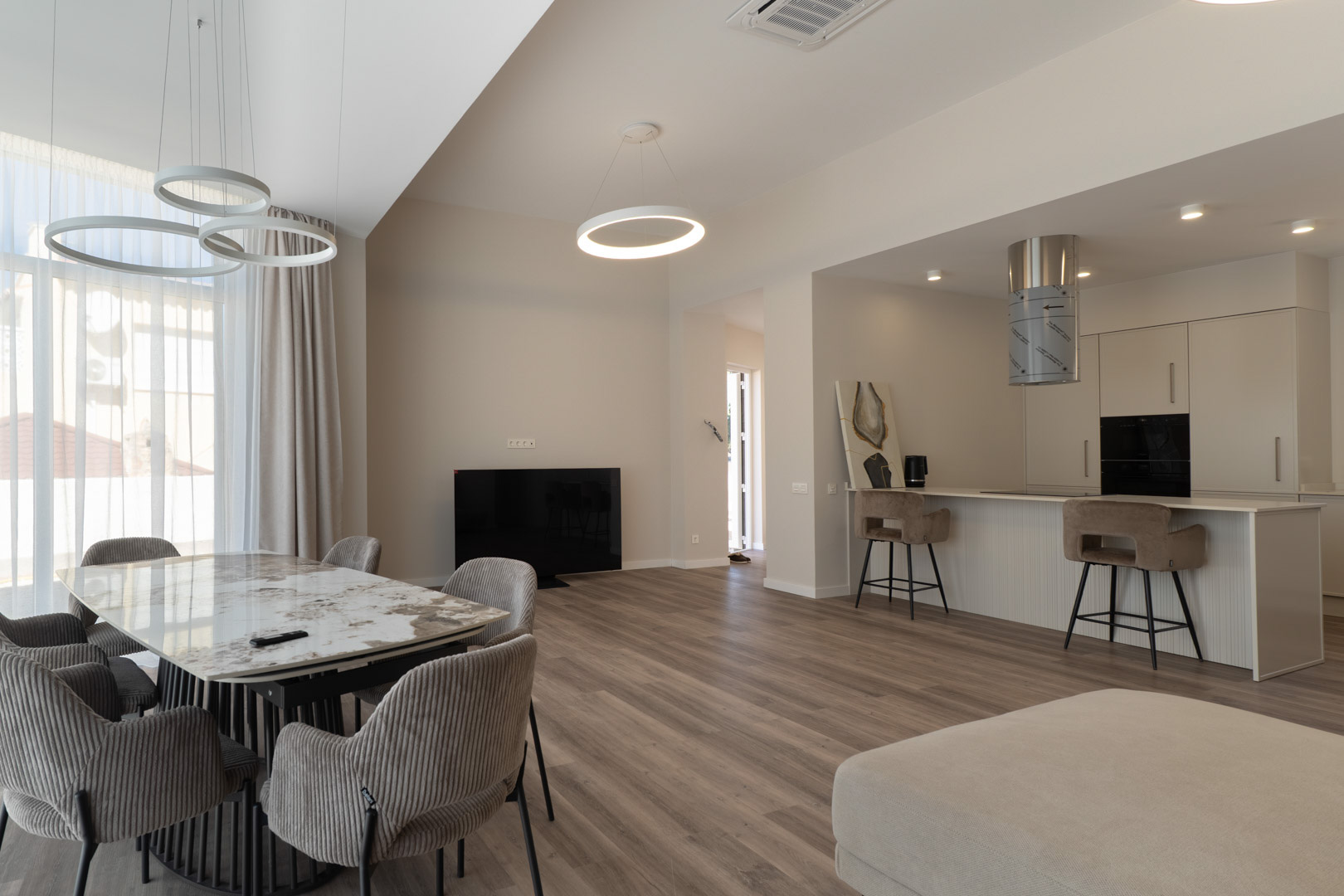 8329CAL Moderne villa, nog af te werken, te koop in Calpe.
