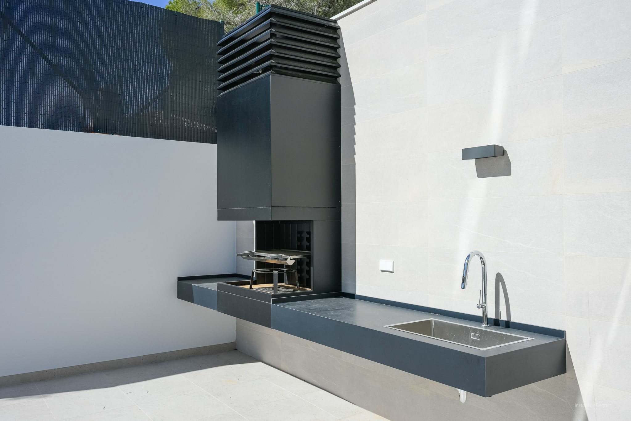 8334ALT Moderne villa met zeezicht te koop in Altea.