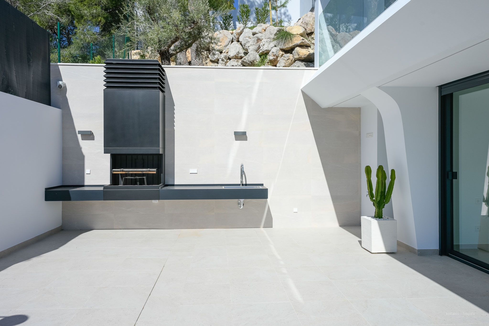 8334ALT Moderne villa met zeezicht te koop in Altea.