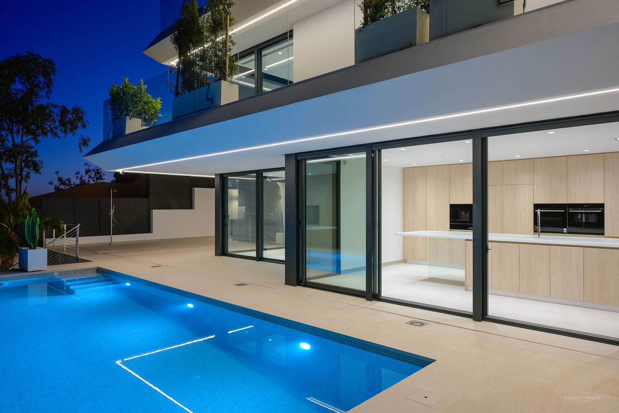 8334ALT Moderne villa met zeezicht te koop in Altea.