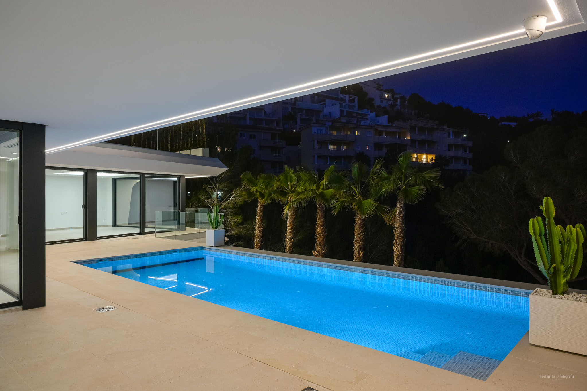 8334ALT Moderne villa met zeezicht te koop in Altea.