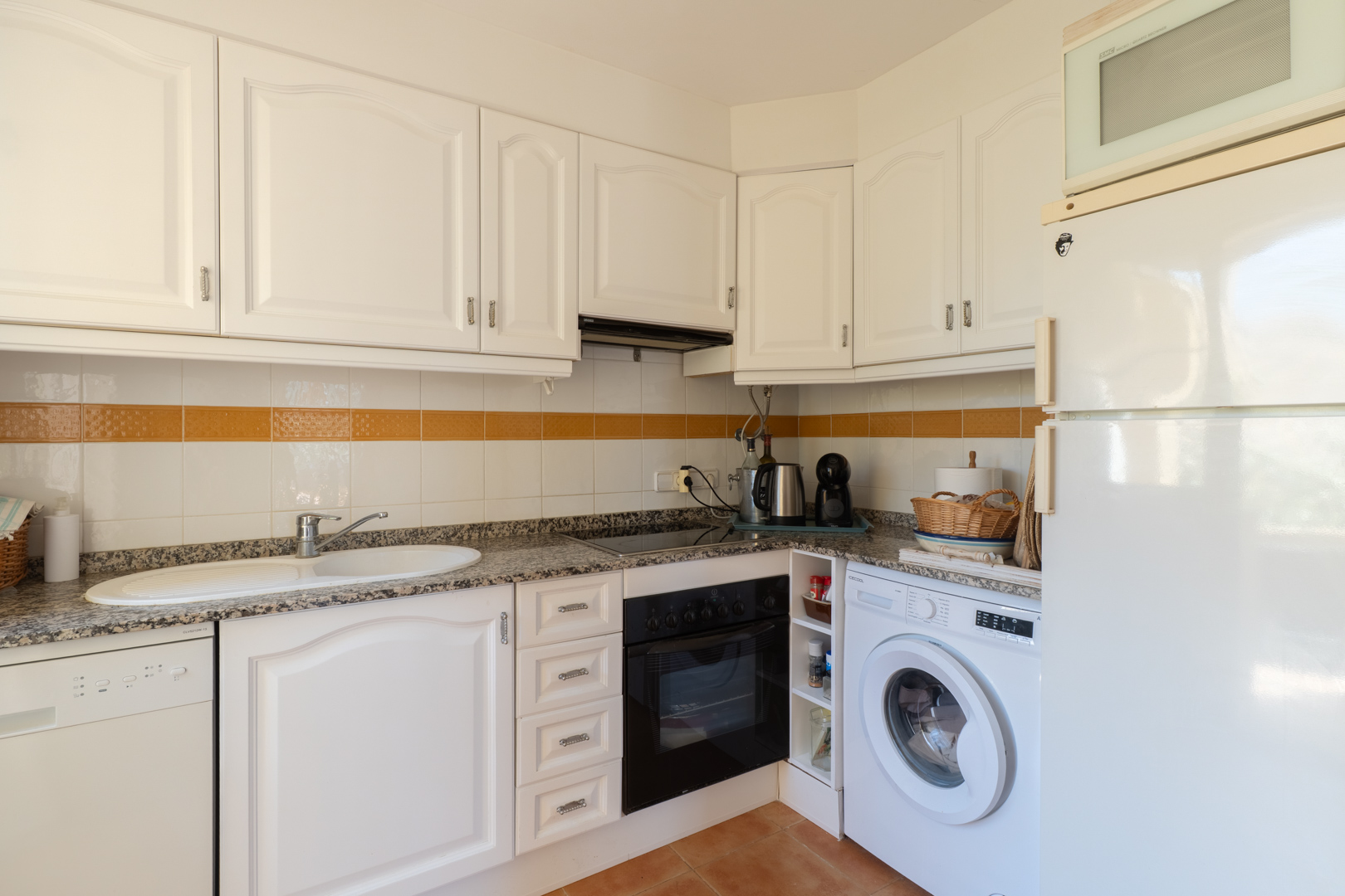 8335ALT_030 C4XY8335ALT Geschakelde woning met zeezicht te koop in Altea Hills